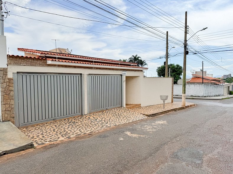 Casa Completa com Churrasqueira em Patos de Minas