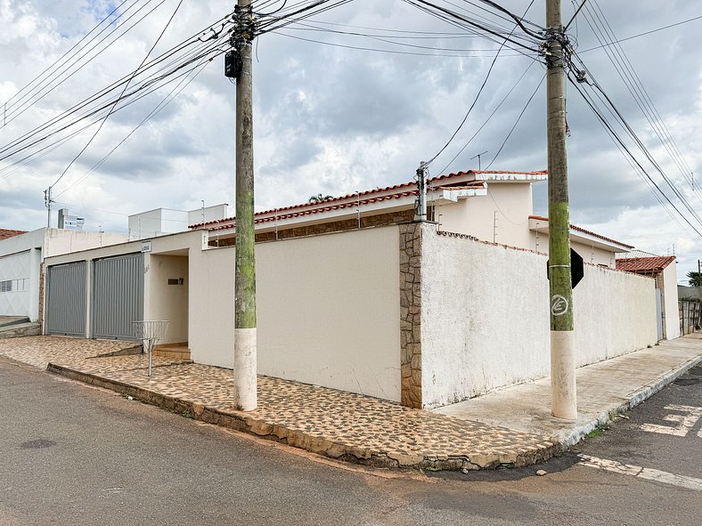 Casa Completa com Churrasqueira em Patos de Minas